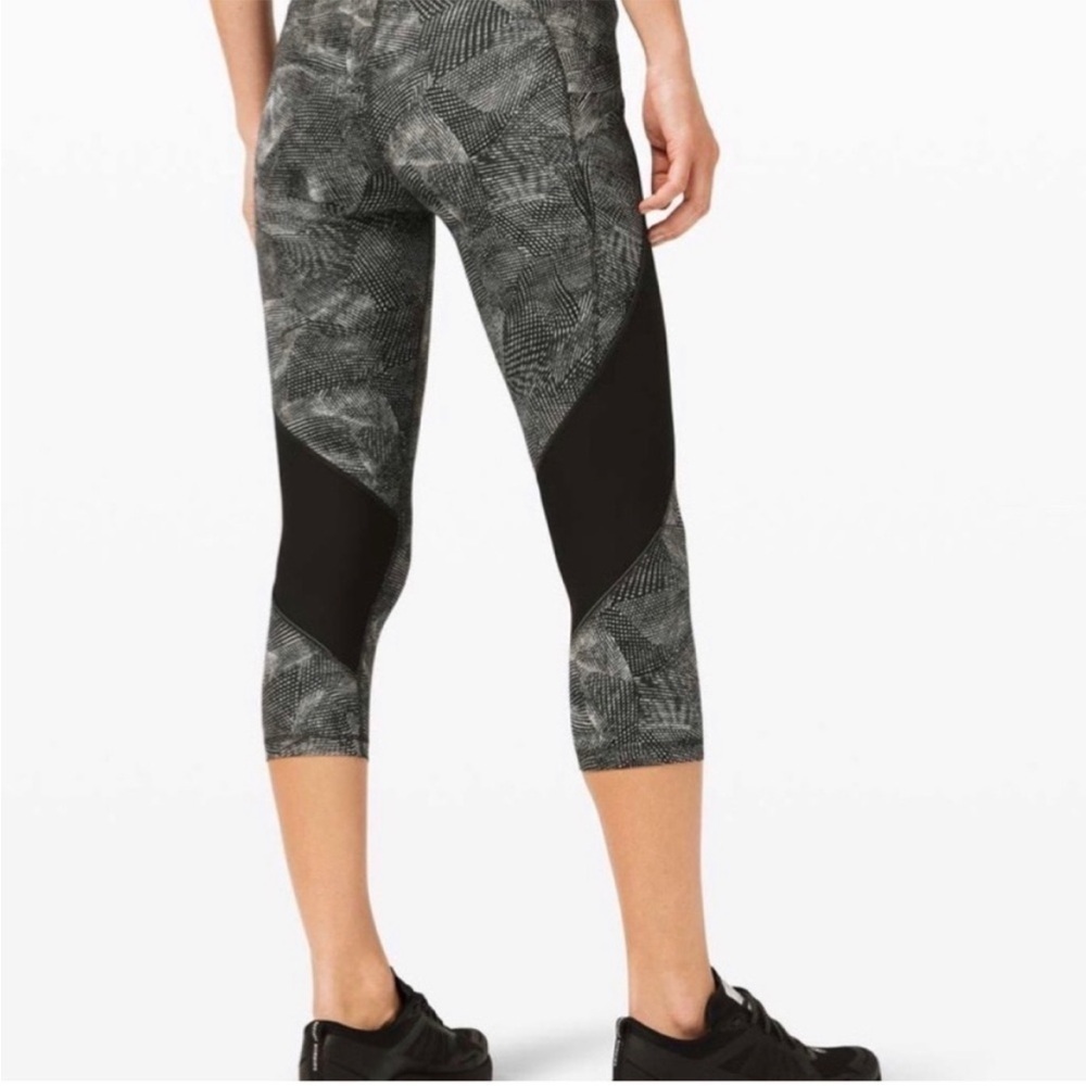 Lululemon Size 6 Run Off Route Mid Rise Crop 21" LW6BL1S mesh black